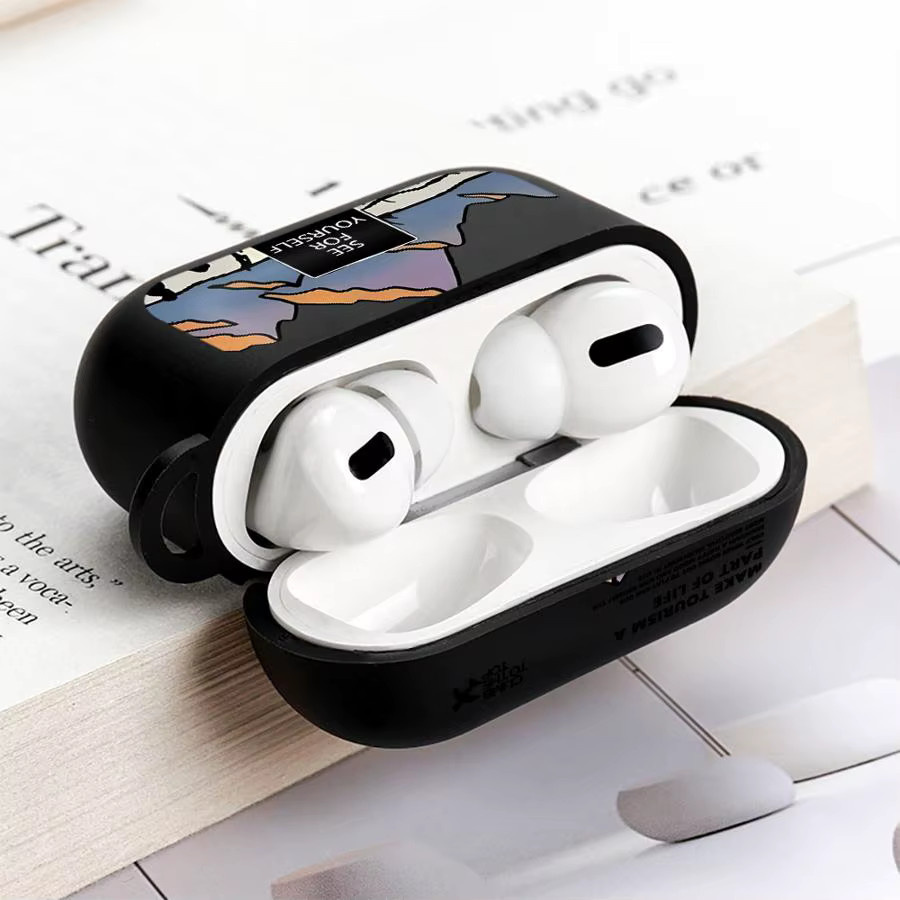 Schutzhülle für Apple AirPods mit Landschafts- und Flugzeugmotiv in Schwarz - Bild 5
