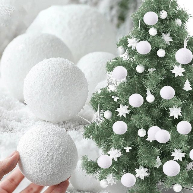 Weiße Schneeball-Dekoration für Weihnachtsbaum und Decken als hängende Schaumstoffkugel-Baumschmuck - Bild 1