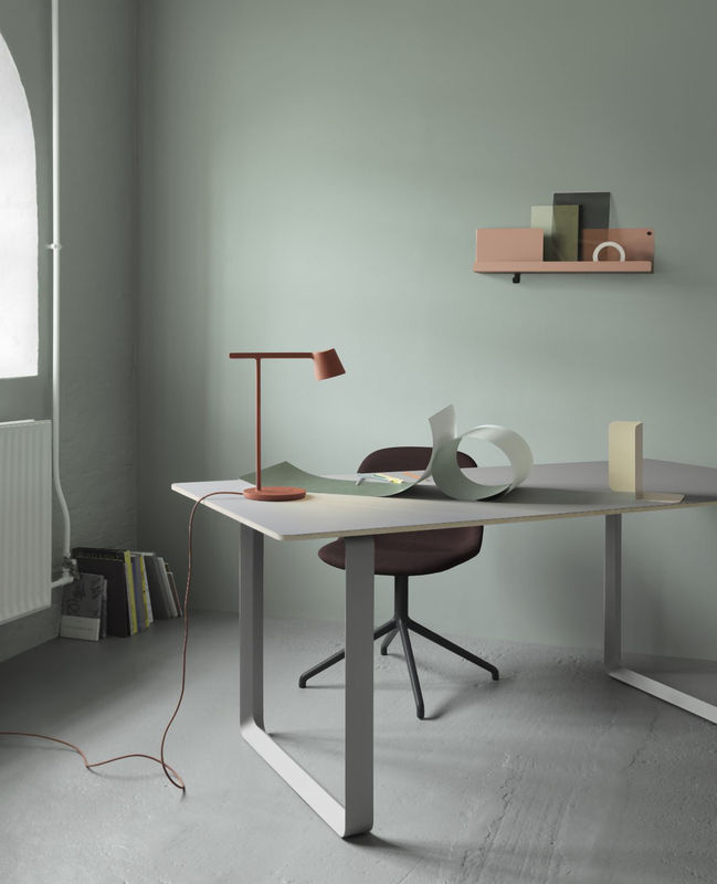 Muuto Tip LED Tischleuchte in Braun, dimmbar und verstellbar aus Metall - Bild 2
