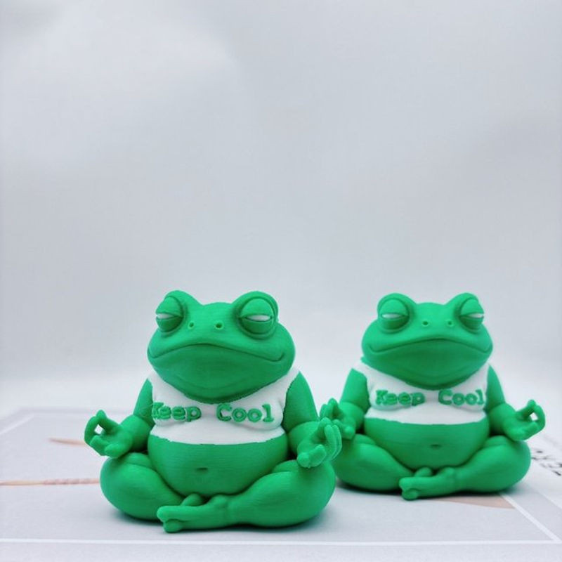 Grüne Yoga Frosch Statue aus Kunststoff im 3D-Druck als dekorative Meditation Figur auf Lotusblüte - Bild 1