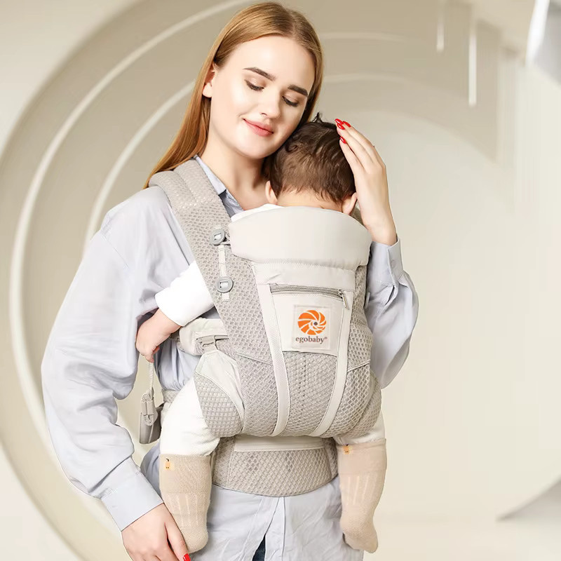 Ergonomische Babytrage aus Baumwolle von egobaby in Beige für vorne und hinten - Bild 1