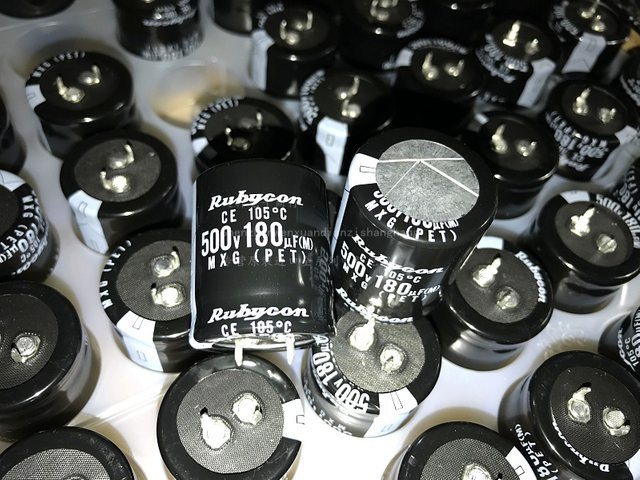 Rubycon MXG Aluminium-Elektrolytkondensator Schwarz 500V 180µF B: 30 mm x T: 35 mm - Bild 1
