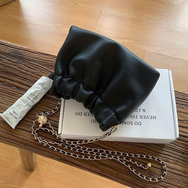 Schultertasche Damen, schwarz, mit Kette - Bild 1