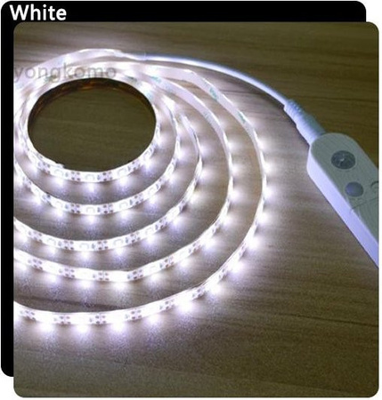 Yongkomo LED-Unterschrankleuchte mit kabellosem PIR-Bewegungssensor, weißer LED-Streifenlampe, 5 m Länge