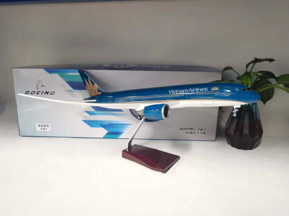 ZOCO B787 Vietnam Airlines Flugzeug Modell, 1:130, mit Licht, ab 14 Jahren - Bild 3