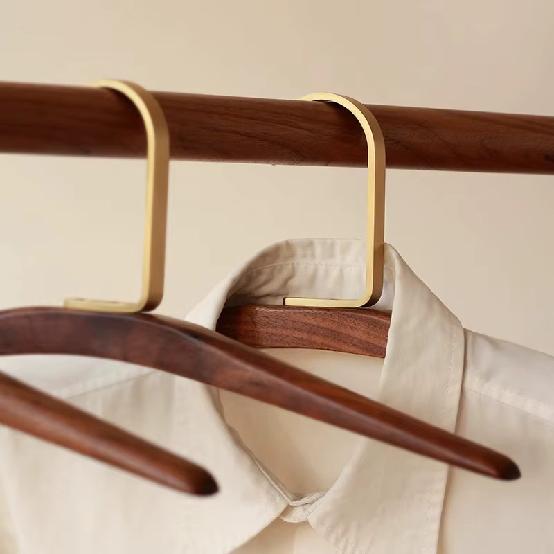 Oeny Kleiderbügel aus Holz in Braun zur platzsparenden Aufbewahrung von Kleidung und Shirts - Bild 2