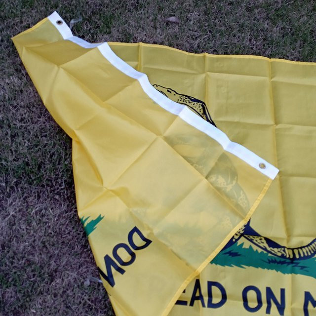 Aerlxemrbrae Gadsden-Flagge Don't Tread on Me mit Rasselschlange und Liberty or Death Motiv, Farbe: Gelb, B/H: 90 x 150 cm - Bild 1