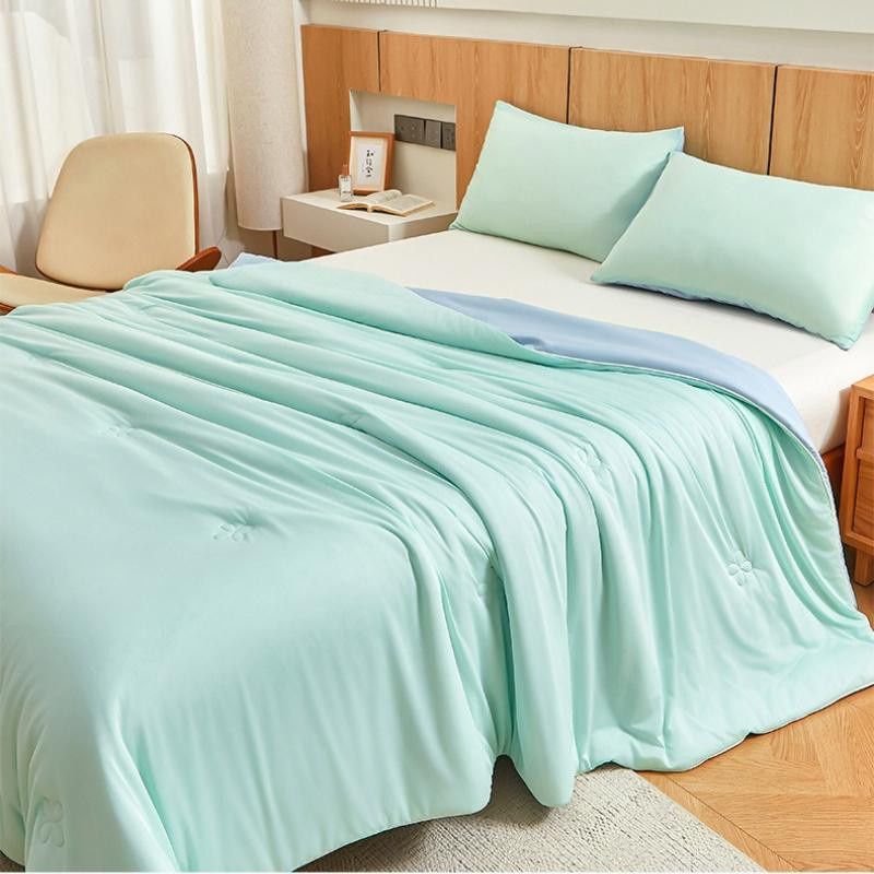 Kühlende Sommerbettdecke aus Eis-Seide von Big C Home Decor, dünne Klimaanlagen-Bettdecke aus Polyester, maschinenwaschbar, B/B: 150 x 200 cm - Bild 1