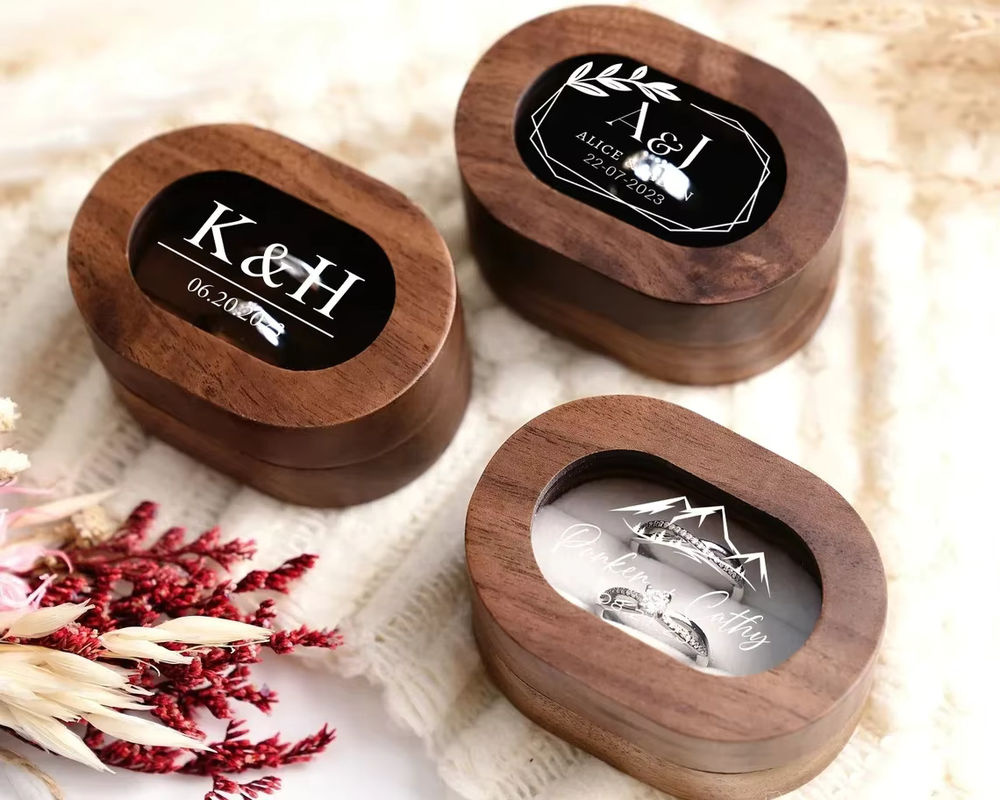 Personalisierbare Ringbox von Alex Streeter aus Holz in Weiß und Transparent für Hochzeitszeremonie und Verlobungsantrag mit individueller Gravur - Bild 3