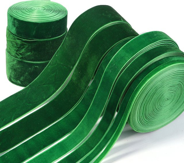 Grünes Samtband mit Single Face Beflockung für DIY Dekorationen und Geschenkverpackungen - Bild 1