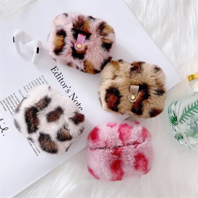 Flauschige Plüsch-Schutzhülle mit Leopardenmuster für Apple AirPods Pro 1, 2 und 3 in Pink Multicolour - Bild 1