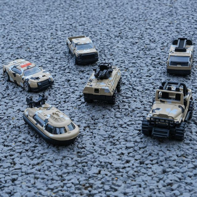 Linyi toy car Wüstenladung Militärisches Geländefahrzeug, Modell Mini Legierungsfahrzeug, ab 4 Jahren - Bild 1