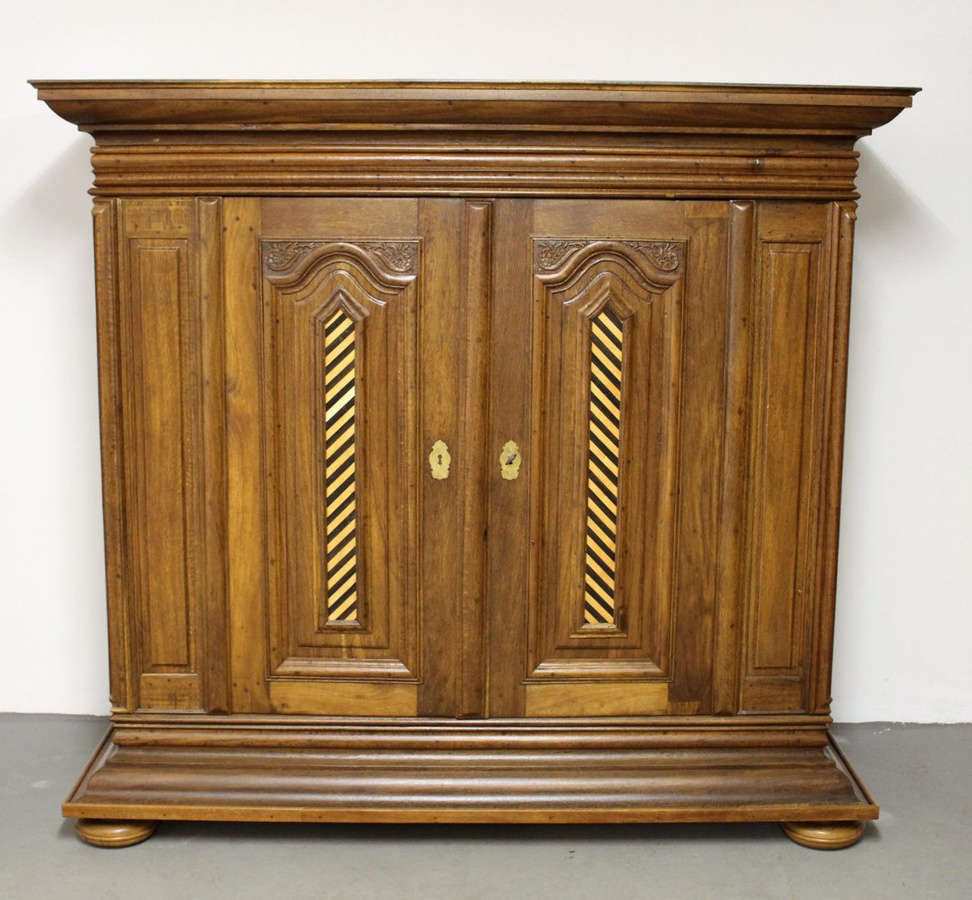 Antiker Barock Schrank aus Eiche und Ahorn in Braun mit Glastüren B/T/H: 187 x 72,5 x 202 cm - Bild 1