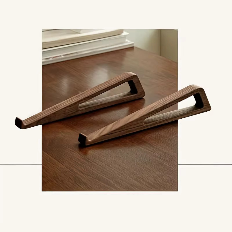 Ergonomischer faltbarer Laptopständer aus Holz in Braun mit einstellbarem 12 Grad Winkel und Kühlungslüftung - Bild 3
