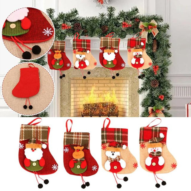 Weihnachtssocken und Geschenktüten mit Motiven von Weihnachtsmann, Schneemann oder Elch in Rot - Bild 1