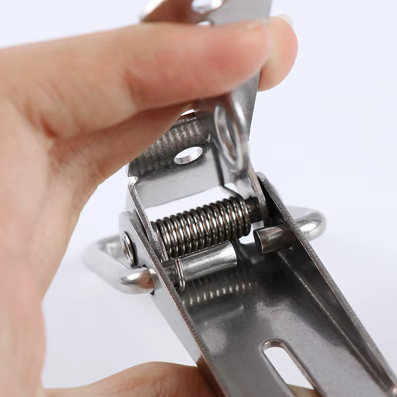 NERISXB Federbelasteter Kniehebelriegel aus Edelstahl in Silber als Klemmclip und Schubladen-Haspe für Werkzeugkasten, Kofferraum und Koffer - Bild 2