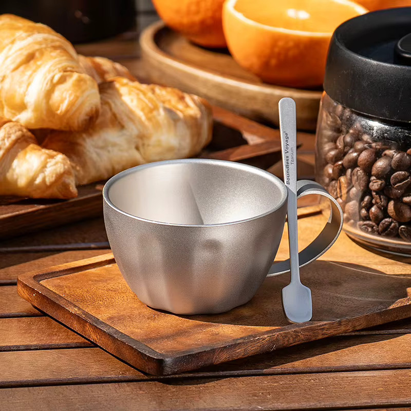 Boundless Voyage Doppelwandige Espressotasse aus Edelstahl mit Griff und Löffel, Silber - Bild 4