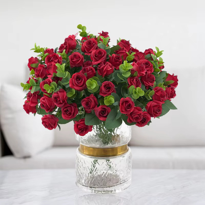 NANDI Kunstblumen Set aus roten Rosen und Eukalyptusblättern zur Dekoration für Hochzeit, Party und Tischdekoration - Bild 2