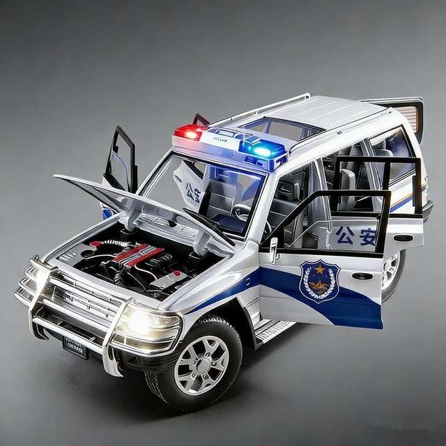 MAKEDA Mitsubishi Pajero SUV, Diecast Modell, Metall, 1:18, mit Licht und Sound - Bild 1