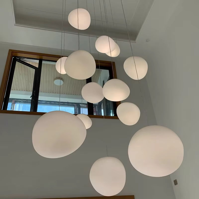 Gbbmade Skandinavischer Kronleuchter aus Glas in Weiß für Wohnzimmer, Esszimmer und Treppenhäuser - Bild 4