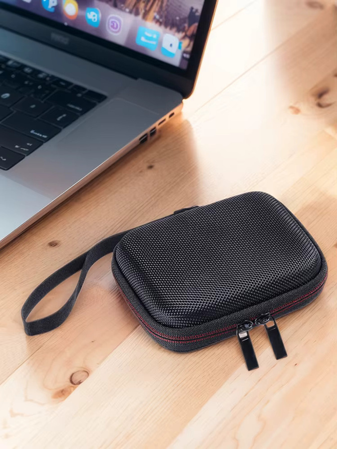ALLOYSEED Reise-Aufbewahrungstasche für Samsung T7 Shield und T9 SSD-Festplatten inklusive Netztasche und Handschlaufe in Grau oder Schwarz - Bild 6