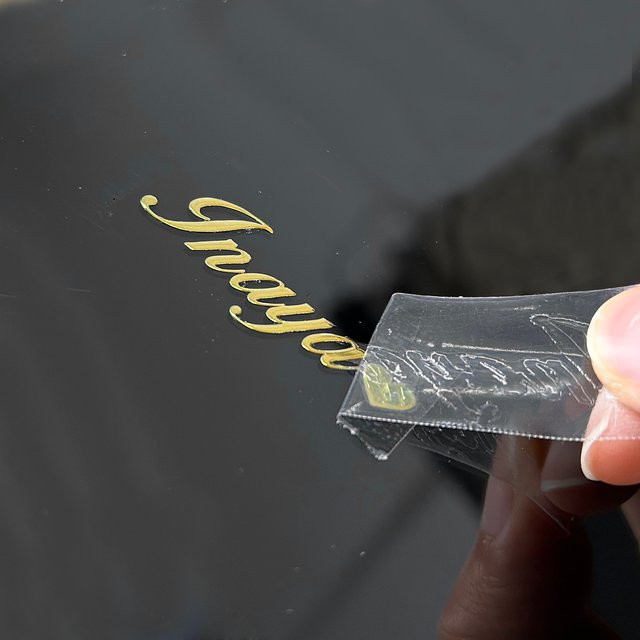 50 Stück YIHANG Metall-Transferaufkleber mit individuellem Logo oder Namen in Gold und Silber - Bild 1