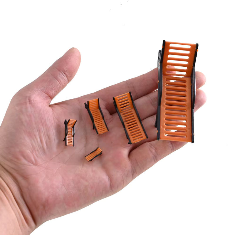 5 Stück Miniatur Strand Liegestühle im Maßstab 1:30, orange gestreift, Kunststoff für Diorama und Gartenmodell - Bild 2