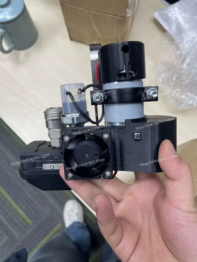 Professioneller Lithium-Elektro-Luftkompressor als Mini-Pumpe für Holzbearbeitung und industrielle Anwendungen in Schwarz (nur Werkzeug ohne Akku) - Bild 2