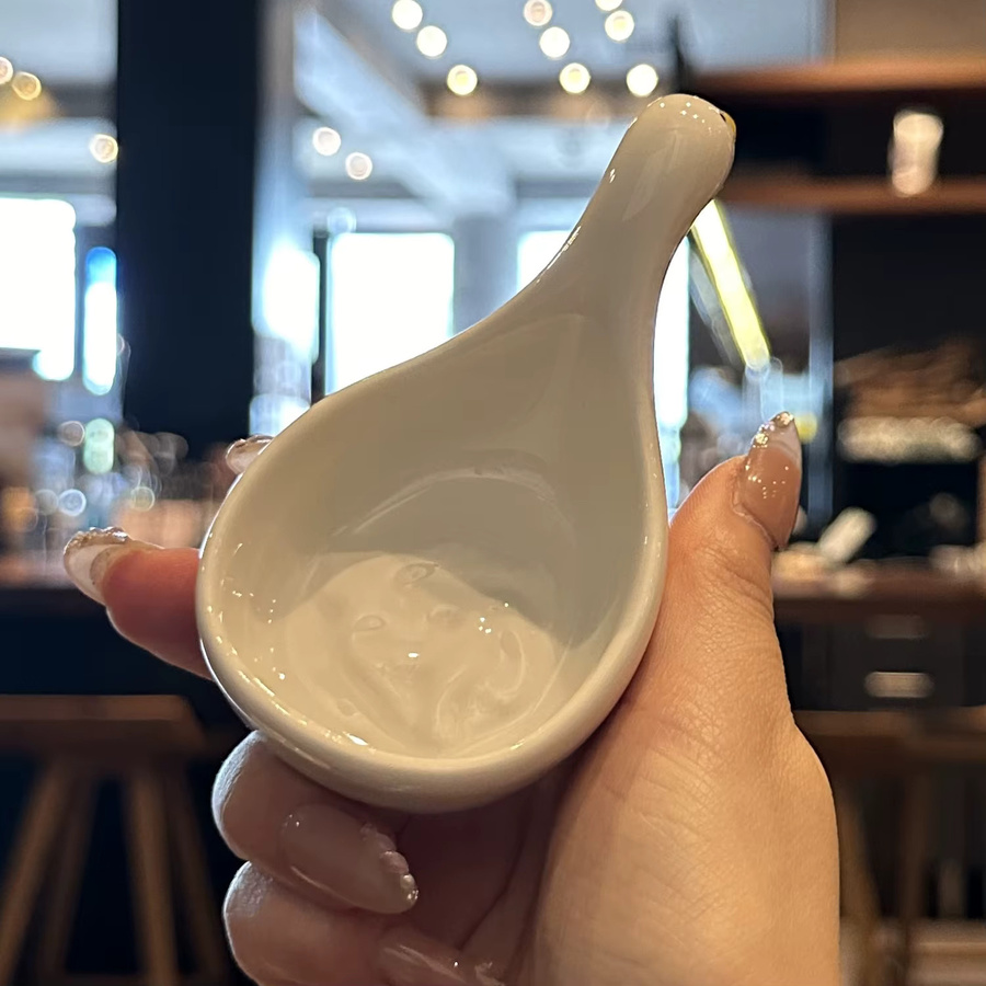 Weiße Keramik-Dip-Bowl in niedlicher Schwanenform als kleine Schüssel für Gewürze und Vorspeisen - Bild 6