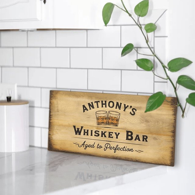 CIFBUY Personalisiertes Vintage Whiskey Bar Metallschild mit individuellem Namen in Braun und Weiß - Bild 1