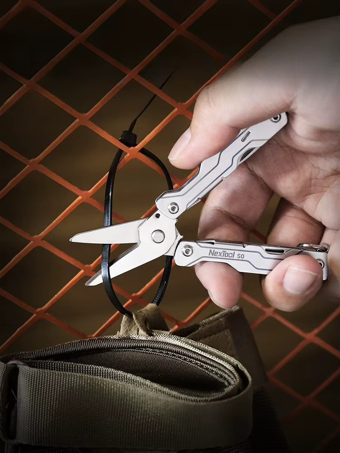 NexTool 8-in-1 Mini-Seatenschere S0 Micro-Schlüsselanhänger Multitool in Silber als tragbares EDC-Werkzeug im Taschenformat - Bild 7