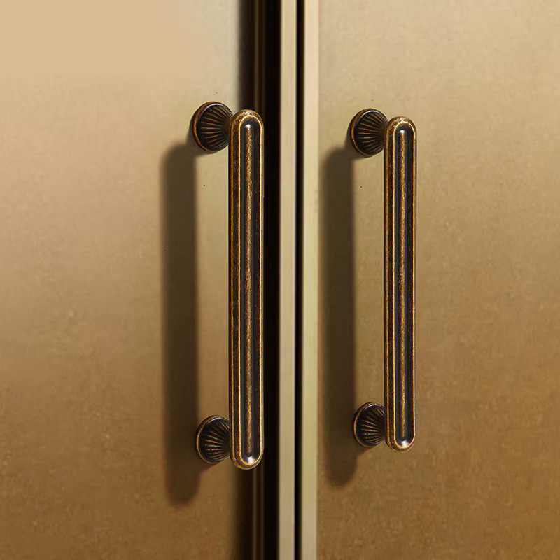 Antiker Kleiderschrank-Türgriff aus Messing in Braun und Gold für Küchenschränke und Kommoden - Bild 1