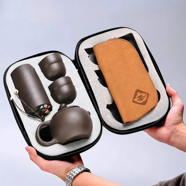 Tragbares Yixing-Teeset aus Keramik in Braun mit 4 Tassen für Gongfu-Tee beim Camping, Wandern oder im Büro - Bild 1