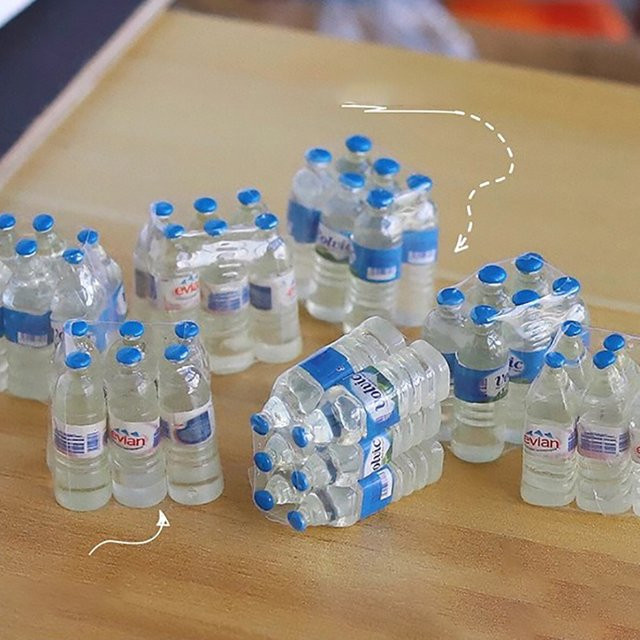 MYPANDA Mineral Wasser Flasche Modell, Zubehör, Kunststoff, transparent - Bild 1
