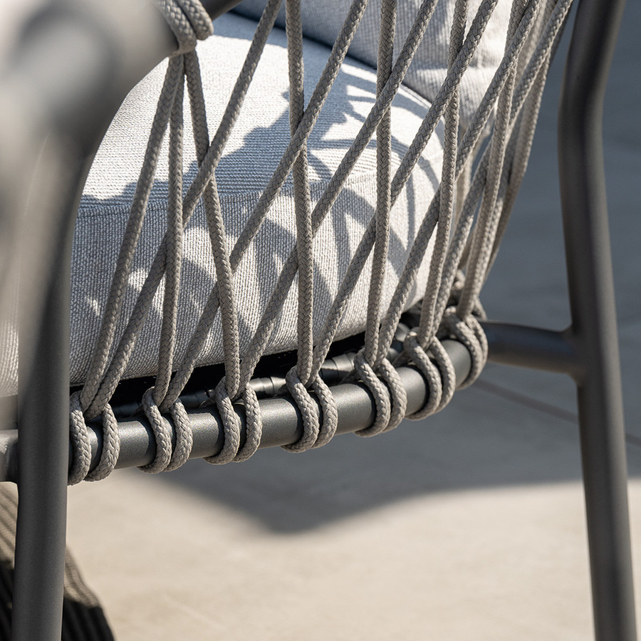 Stern Klea Lounge Sofa aus Aluminium in Anthrazit mit Kordel Stone Kissenset aus Polyacryl in Perlgrau - Bild 4
