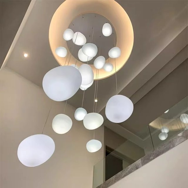 Moderne Kristall Pendelleuchte von Joesee in Weiß für Wohnzimmer und Treppenhäuser - Bild 1