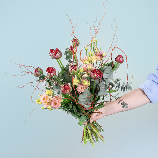 BLUME2000 Blooming Joy Bouquet Eustoma Weidenzweige Eukalyptus Tulpen multicolour - Bild 1