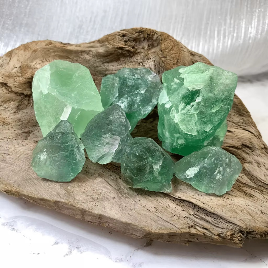 Natürlicher grüner Fluorit-Kristallstein als rohes Mineral für die Schmuckherstellung - Bild 2
