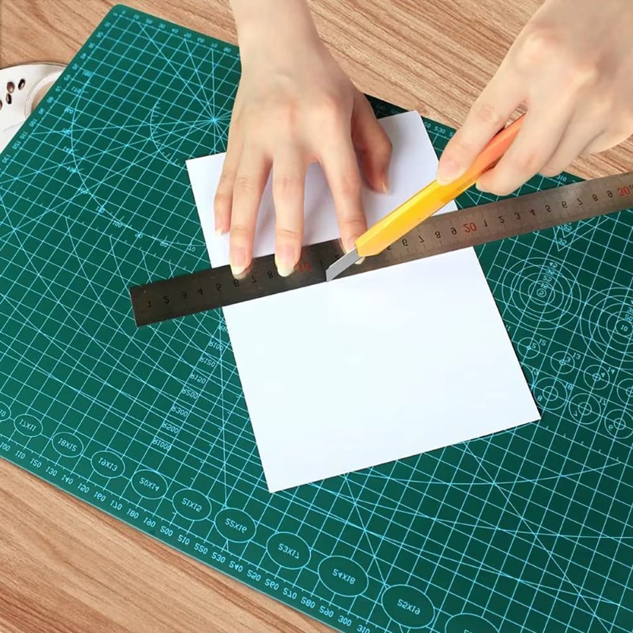 Doppelseitige Schneidematte aus Kunststoff für Lederhandwerk und Gravur in Blau - Bild 3