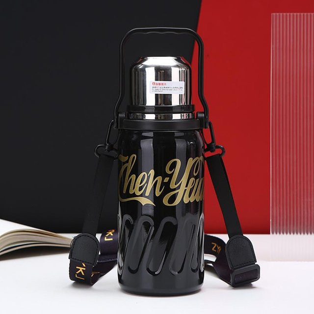 Yiran Furniture Edelstahl-Thermosbecher für Outdoor und Sport mit Tragegurt, 900ml - Bild 1