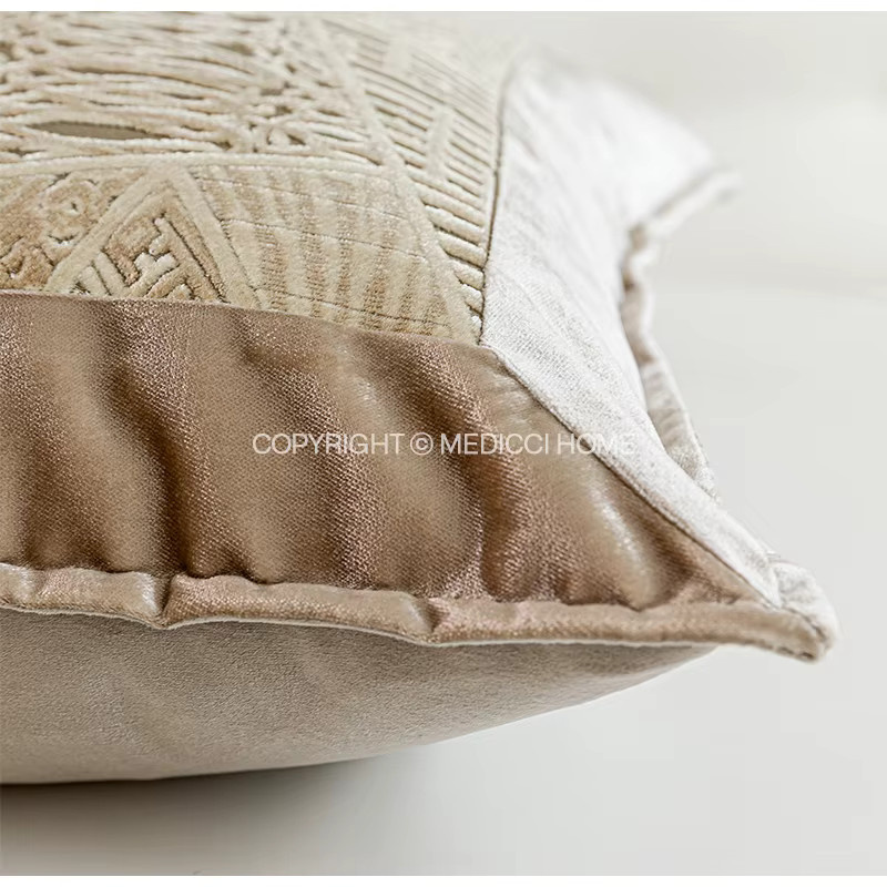 Medicci Home Dekorativer Kissenbezug aus venezianischem Samt mit Löwen- und Hundemotiv in Beige mit Fransenborte - Bild 3