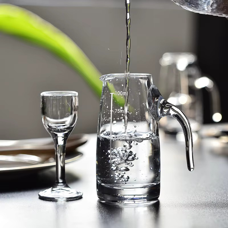 Chinesisches Baijiu-Set aus Glas mit transparentem Weinspender und Messskala, 100 ml Karaffe und 12 ml Schnapsglas - Bild 3