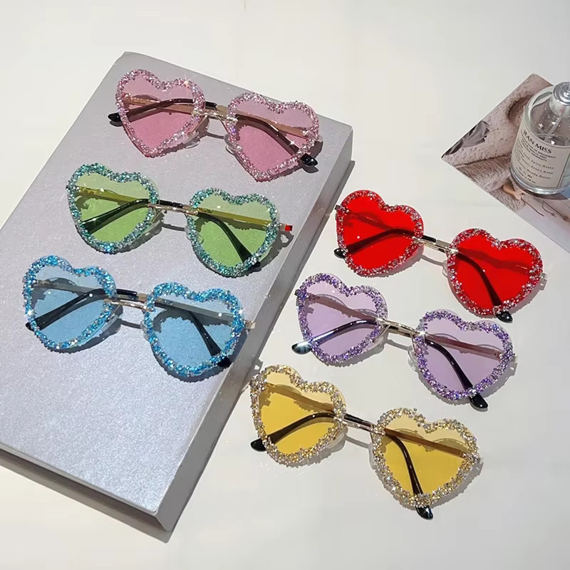 KAMMPT Herzförmige Sonnenbrille mit Strasssteinen, Vollrand, Damen - Bild 2