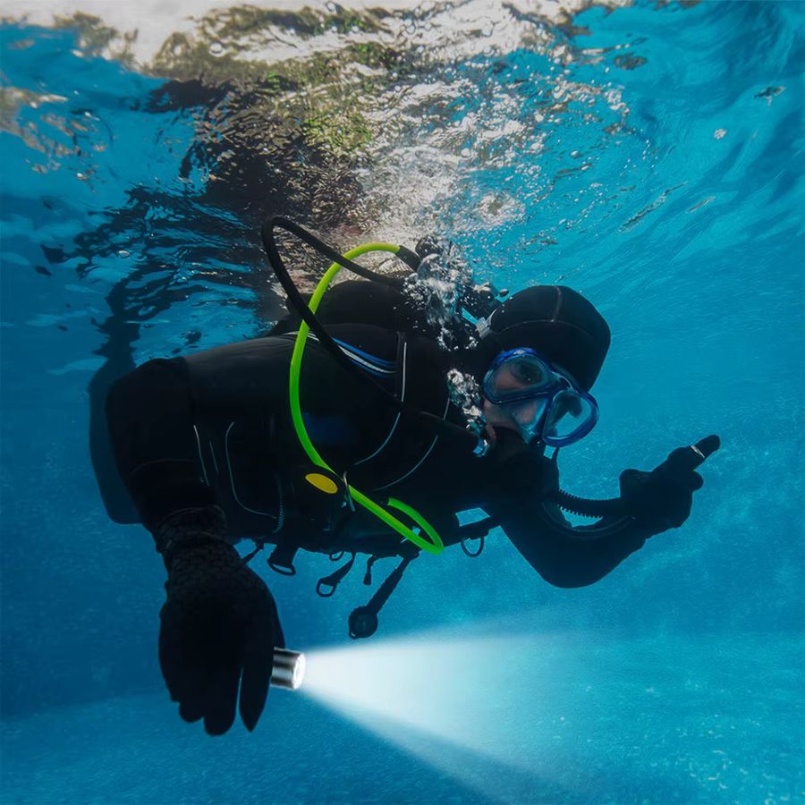 POCKETMAN Superhelle Unterwasser-Taschenlampe als wasserdichtes Tauchlicht mit hoher Lumen-Leistung - Bild 6