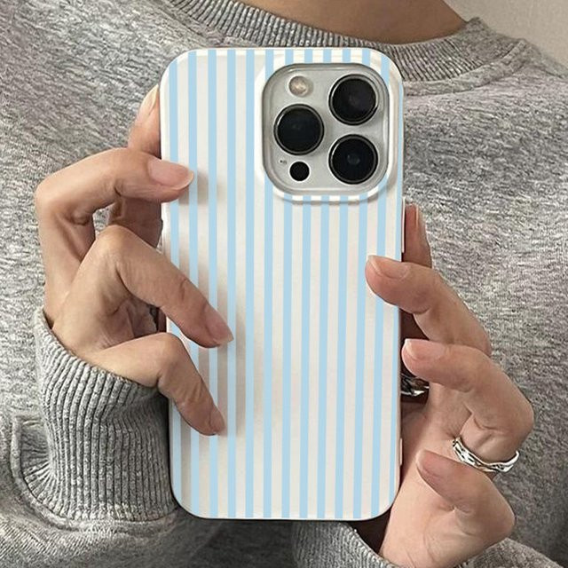 Stoßfeste Handyhülle für Apple iPhone in Blau-Weiß gestreift mit glänzender Oberfläche und weichem Gehäuse - Bild 1
