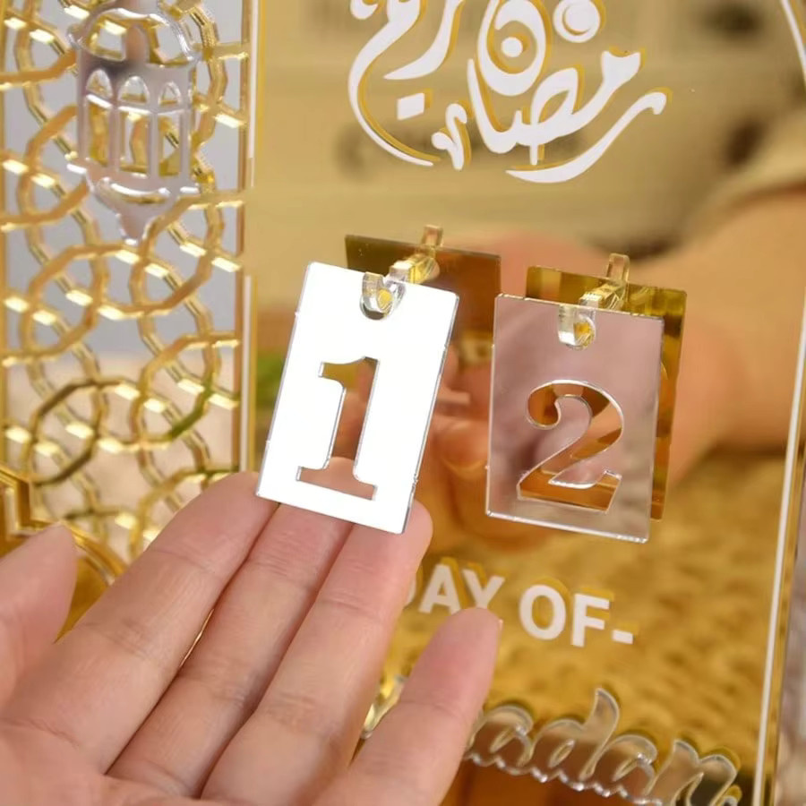 Ramadan-Countdown-Kalender aus Acryl für 2026 mit austauschbaren Nummern in Grau und Gold zur Dekoration - Bild 2