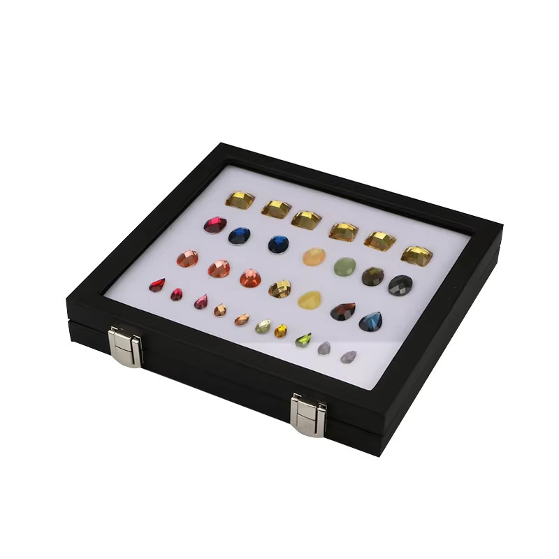 Schmuck-Präsentationsbox von Baby.Xin aus schwarzem Lackleder mit transparenter Edelsteinbox und Schnalle - Bild 5