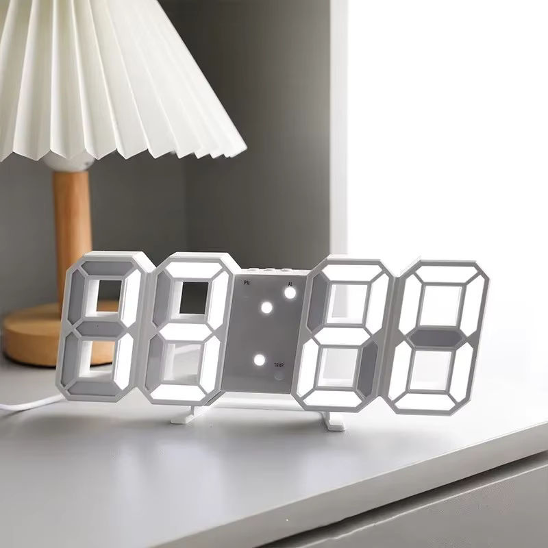 Moderne 3D LED Digitaluhr zur Wandmontage in Weiß und Grün mit geometrischer Dekoration aus Kunststoff - Bild 2