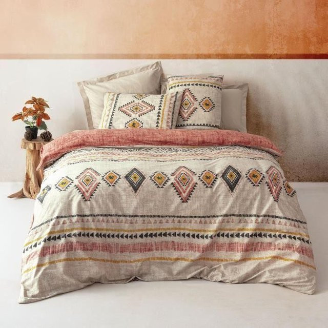 Bettwäsche-Set aus 100% Baumwolle in Rot mit Ethno-Grafikdesign, bestehend aus 1 Bettbezug und 2 Kissenbezügen, atmungsaktiv und verstärkt, B/H: 220 x 240 cm, B/H: 60 x 60 cm - Bild 1