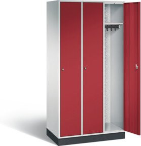 C+P Garderobenschrank Intro mit Rubinroter Front und lichtgrauem Korpus, H: 195 cm, B: 92 cm, T: 49 cm - Bild 1